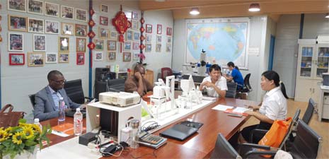非洲客戶訪問強福設(shè)備購買飼料顆粒機(jī)械